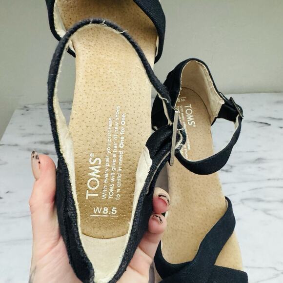 TOMS Clarissa Black Suede Leather Wedge Sandal Women’s Size 8.5 - Picture 9 of 10